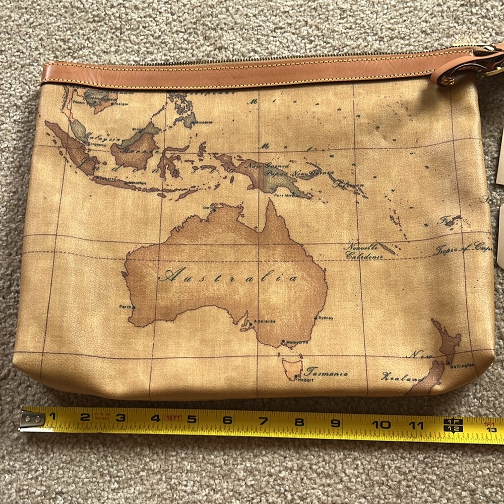 Alviero Martini world map clutch pouch - tan - leather - mint condition - Picture 3 of 9